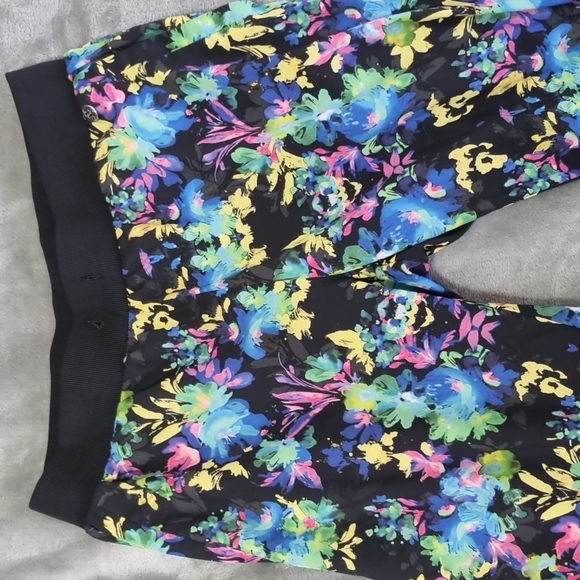 Lorna Jane Black Premium - Picture 3 of 13